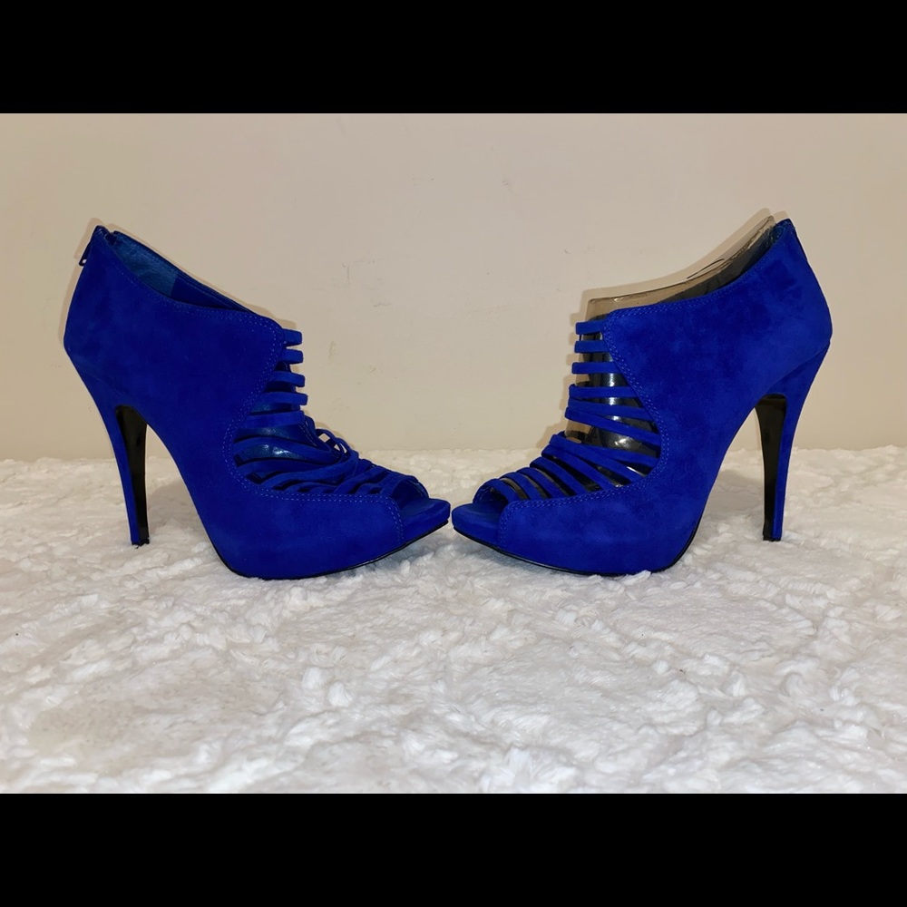 💕Auth💕 Pre-owned Electric Blue Aldo Bootie  Size 8 and 4inch heel Sandal